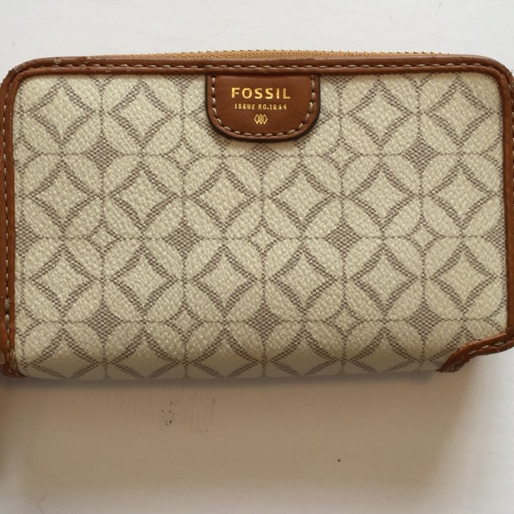FOSSIL WALLET/ WRISTLET-NWOT
